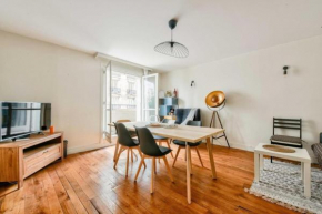 T2 with Stunning Balcony 50m2 Paris 17